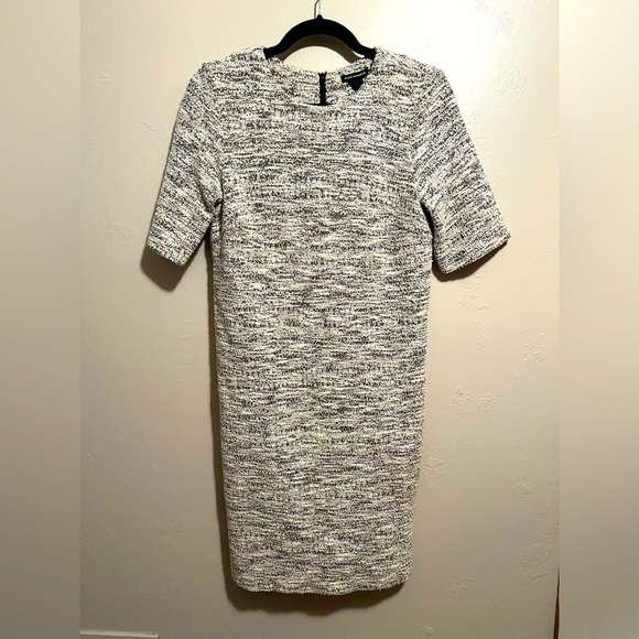 Club Monaco Dresses & Skirts - Club Monaco Textured Knit Tweed Short Sleeve Sheath Dress with Pockets Size 0